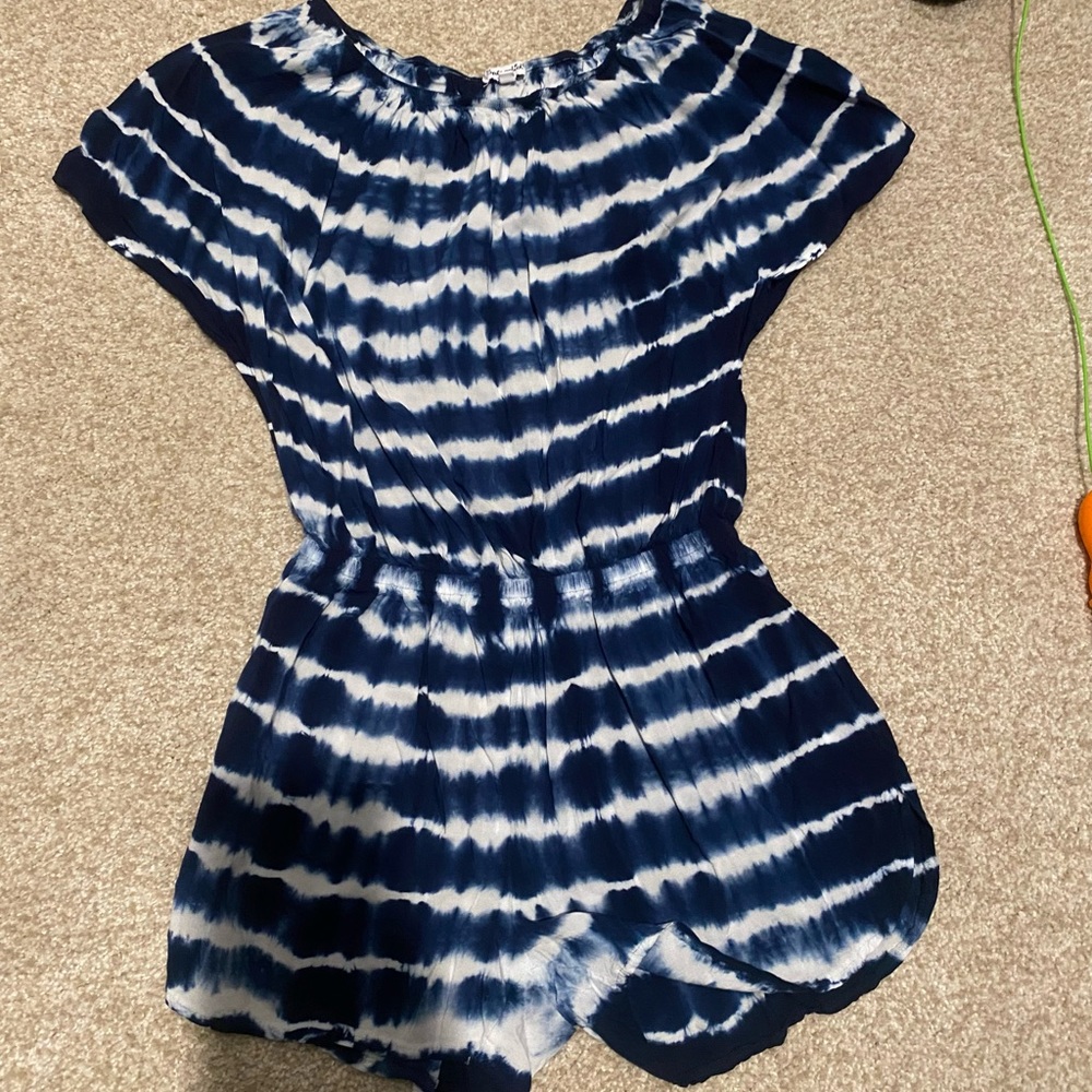 Gorgeous navy and white splendid romper.